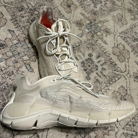 Reebok Zig Kinetica II Women's Chalk Grey Orange Flare Running Shoes - Picture 9 of 10